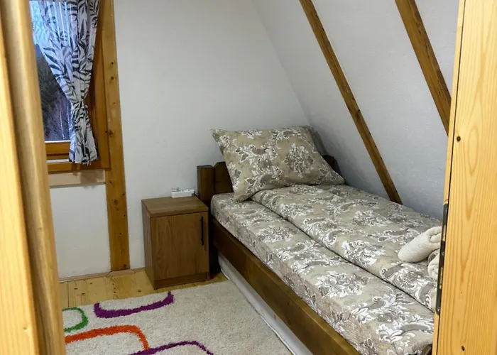 بيت للعطل Topli Dom Golija